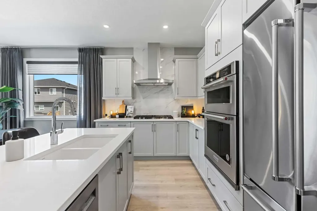 124 Corner Glen Avenue NE Calgary AB T3N 2L7