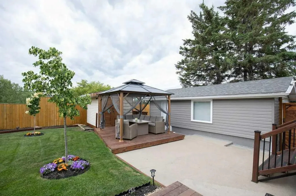 36 Harvey Close Red Deer AB T4N6C4