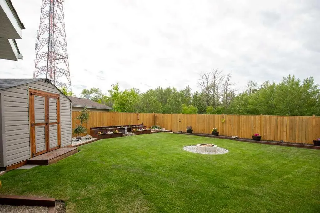 36 Harvey Close Red Deer AB T4N6C4