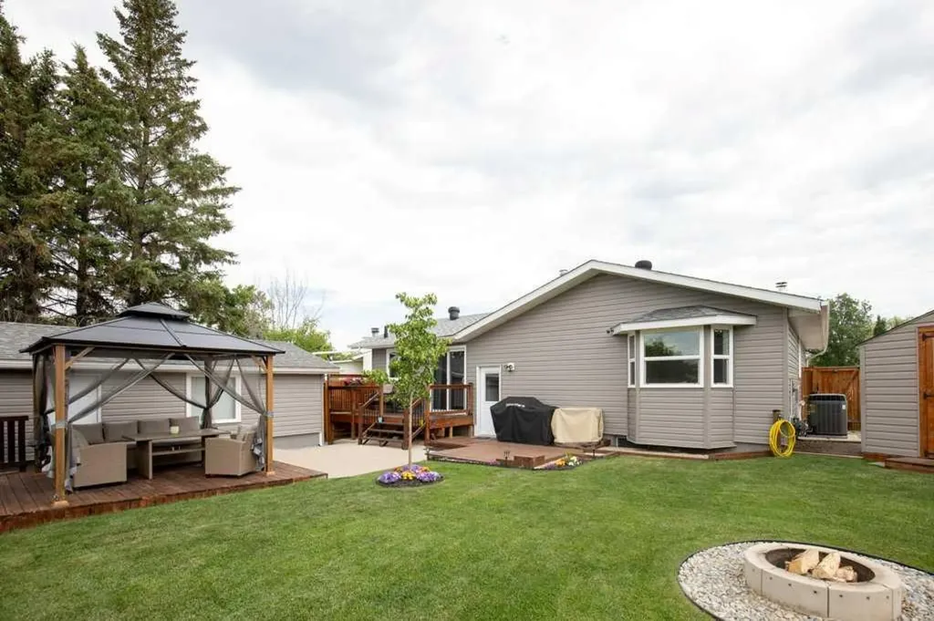 36 Harvey Close Red Deer AB T4N6C4