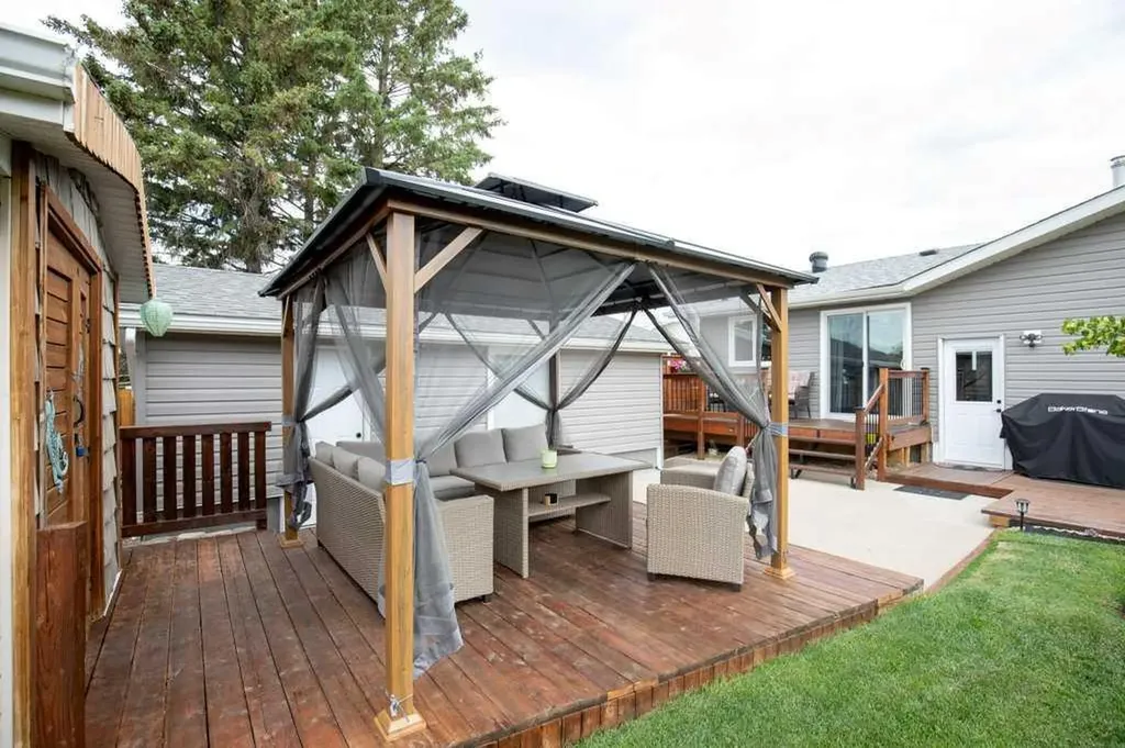 36 Harvey Close Red Deer AB T4N6C4