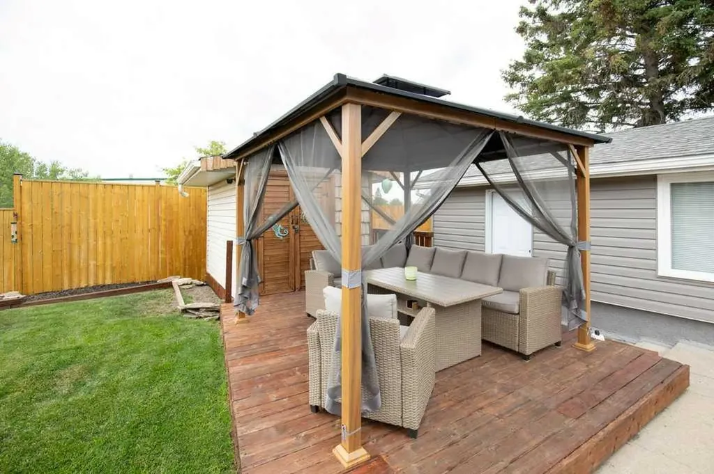 36 Harvey Close Red Deer AB T4N6C4