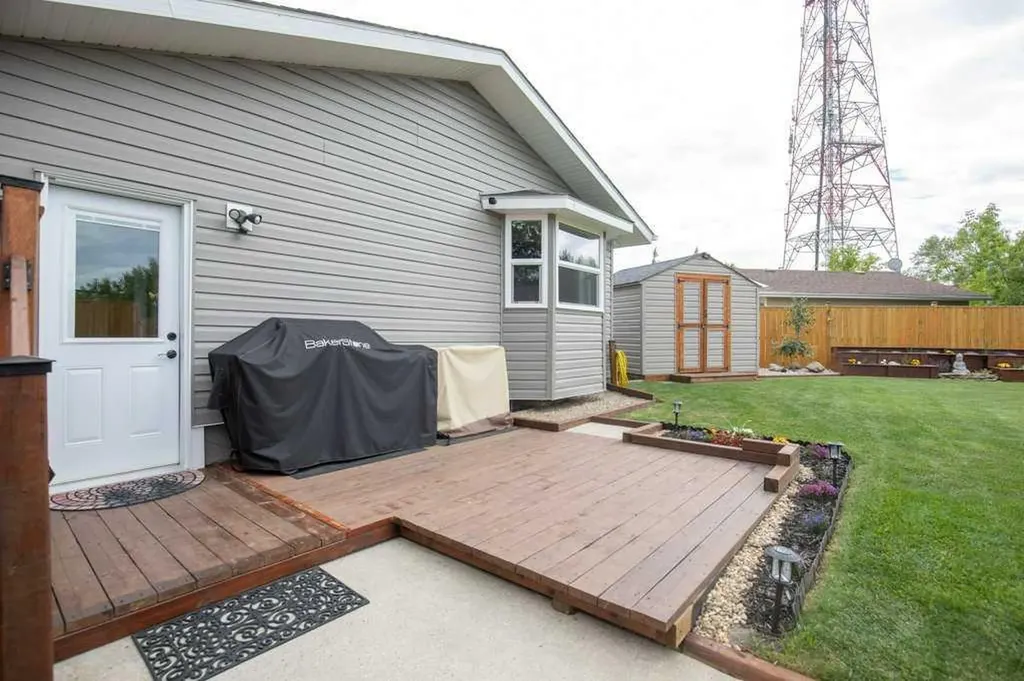 36 Harvey Close Red Deer AB T4N6C4