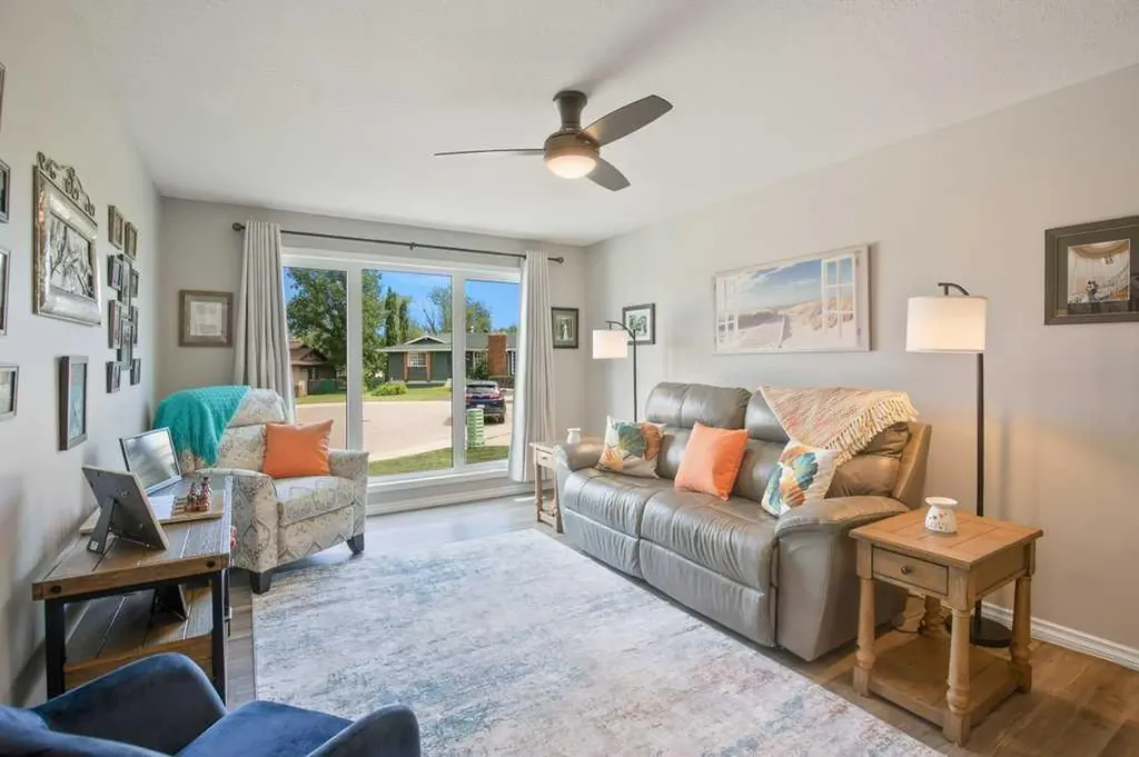 36 Harvey Close Red Deer AB T4N6C4