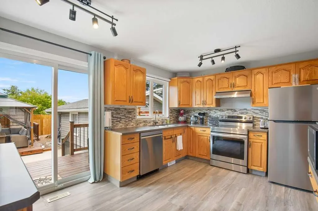 36 Harvey Close Red Deer AB T4N6C4