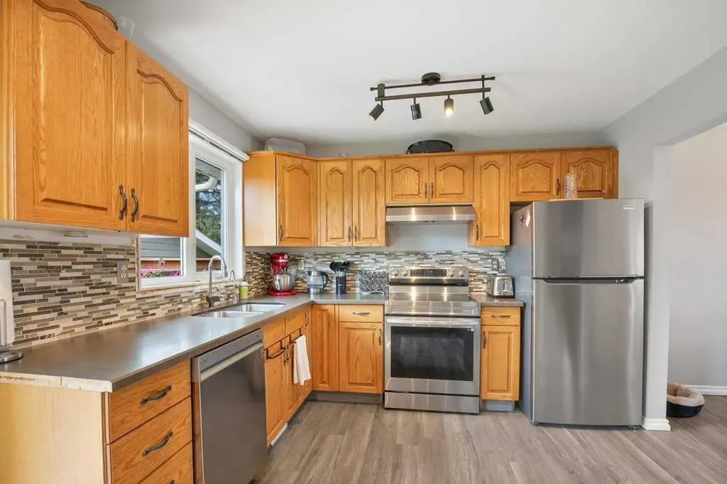 36 Harvey Close Red Deer AB T4N6C4