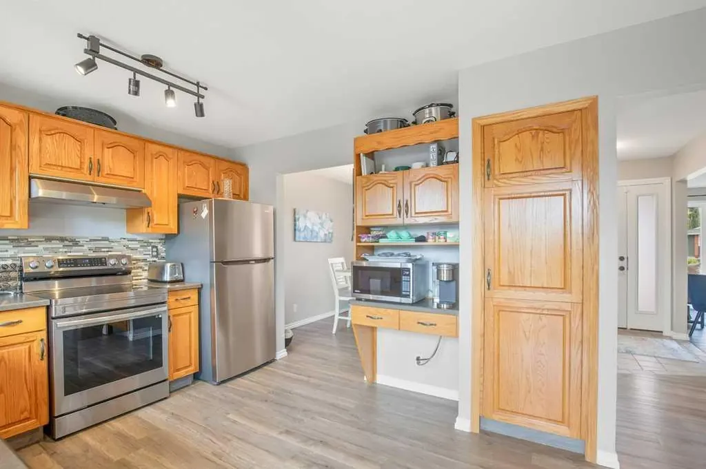 36 Harvey Close Red Deer AB T4N6C4