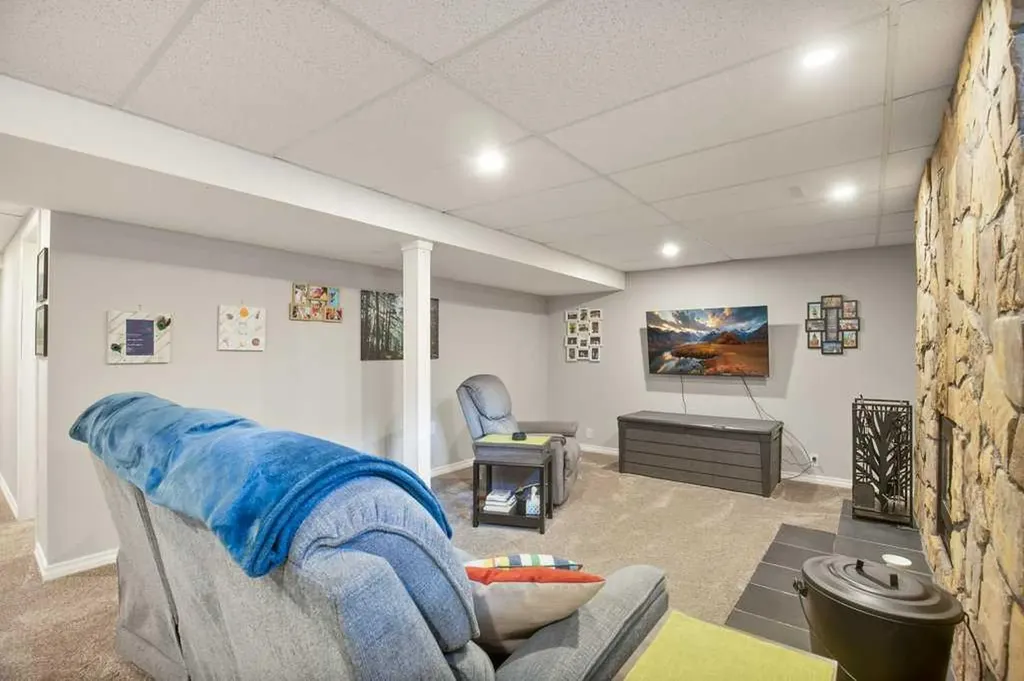 36 Harvey Close Red Deer AB T4N6C4