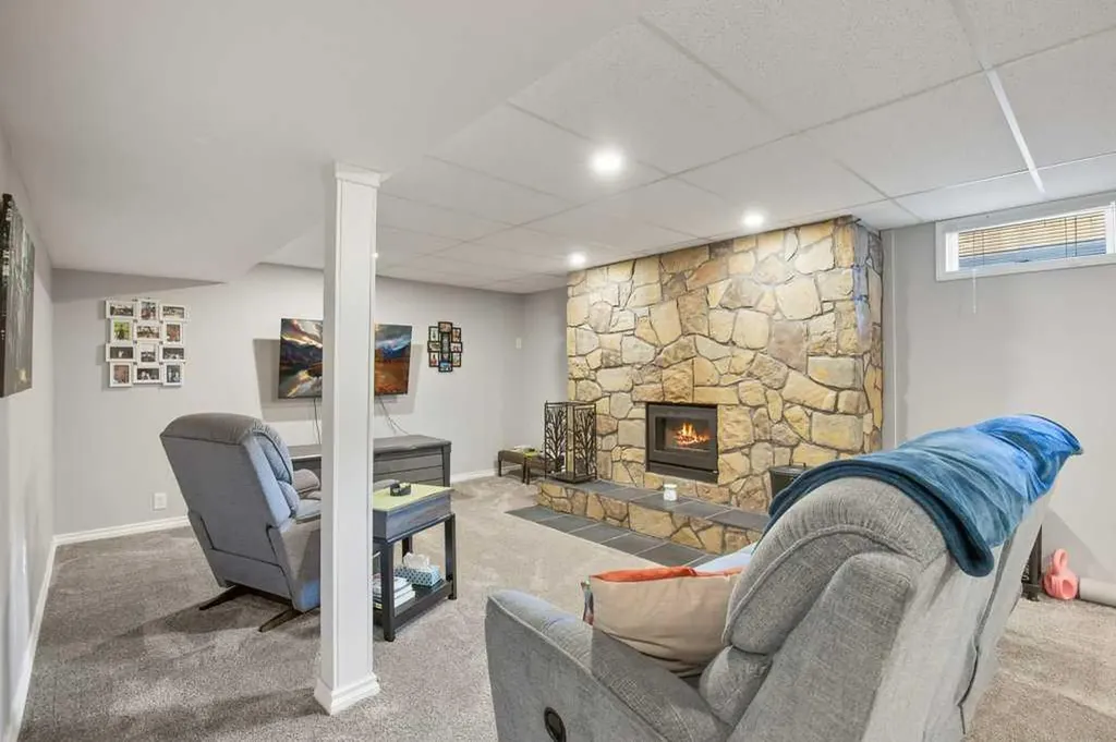 36 Harvey Close Red Deer AB T4N6C4
