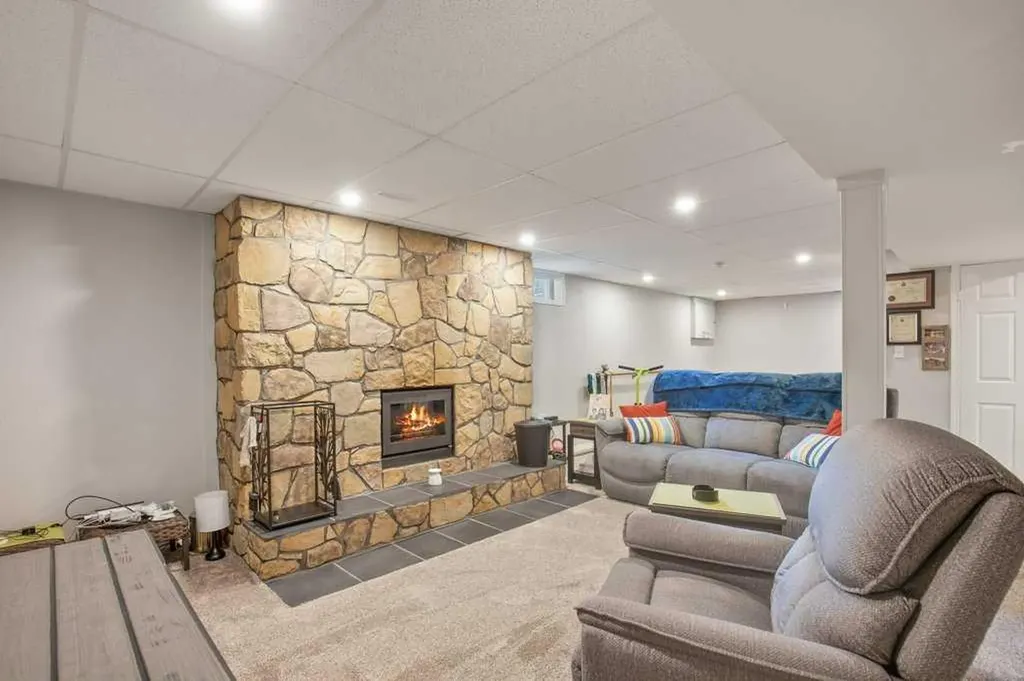 36 Harvey Close Red Deer AB T4N6C4