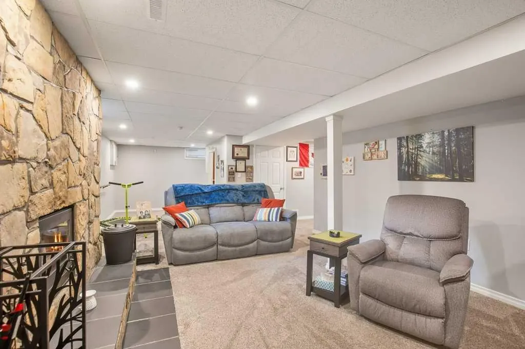 36 Harvey Close Red Deer AB T4N6C4