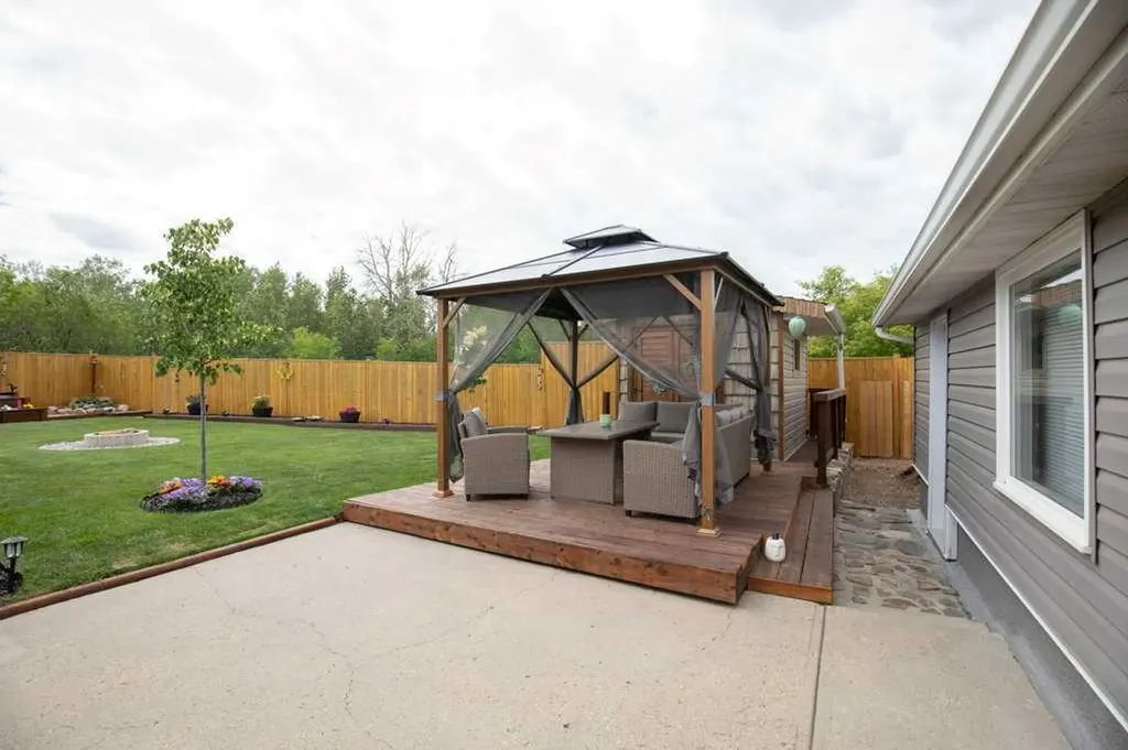 36 Harvey Close Red Deer AB T4N6C4