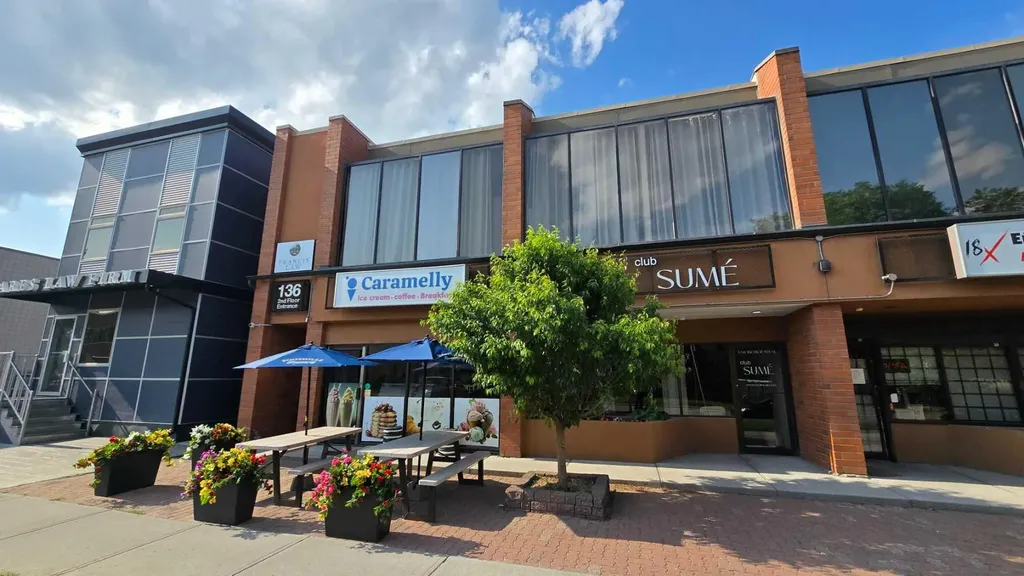 136 17 Avenue NE Calgary AB T2E 1L6