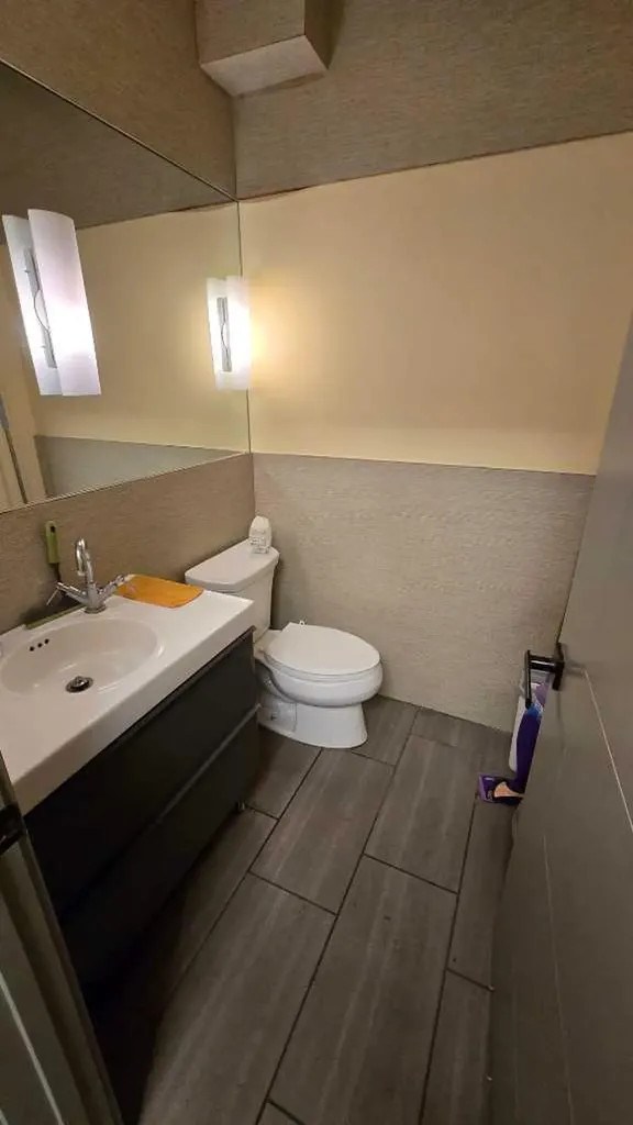 136 17 Avenue NE Calgary AB T2E 1L6