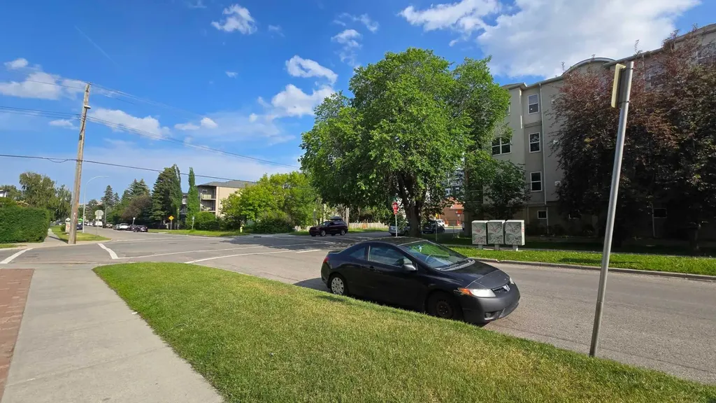 136 17 Avenue NE Calgary AB T2E 1L6