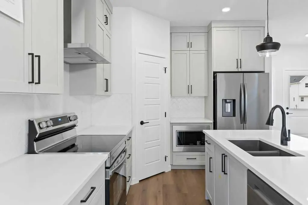 966 Chinook Winds Meadow SW Airdrie AB T4B 5R1