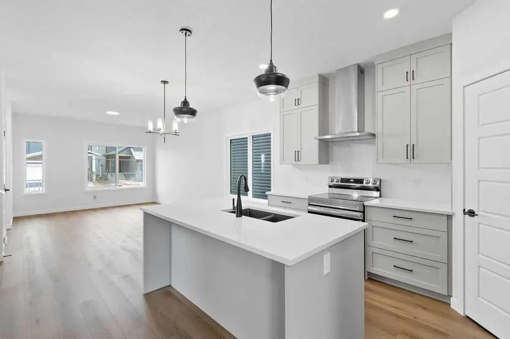966 Chinook Winds Meadow SW Airdrie AB T4B 5R1