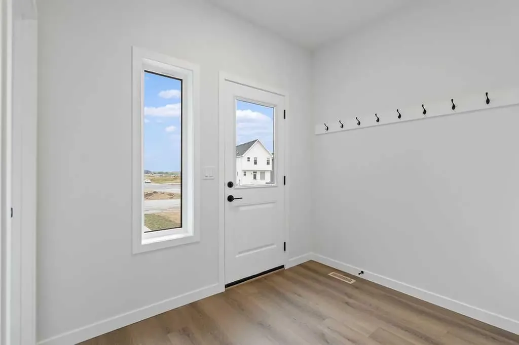 966 Chinook Winds Meadow SW Airdrie AB T4B 5R1