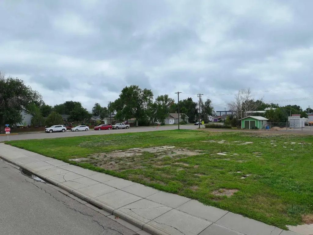 Vauxhall AB, 520 2 Avenue N