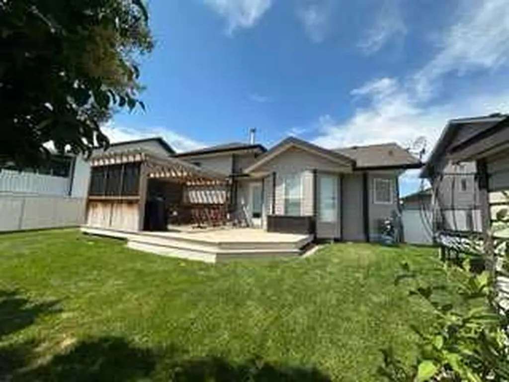 44 Upland Street W Brooks AB T1R 1J8