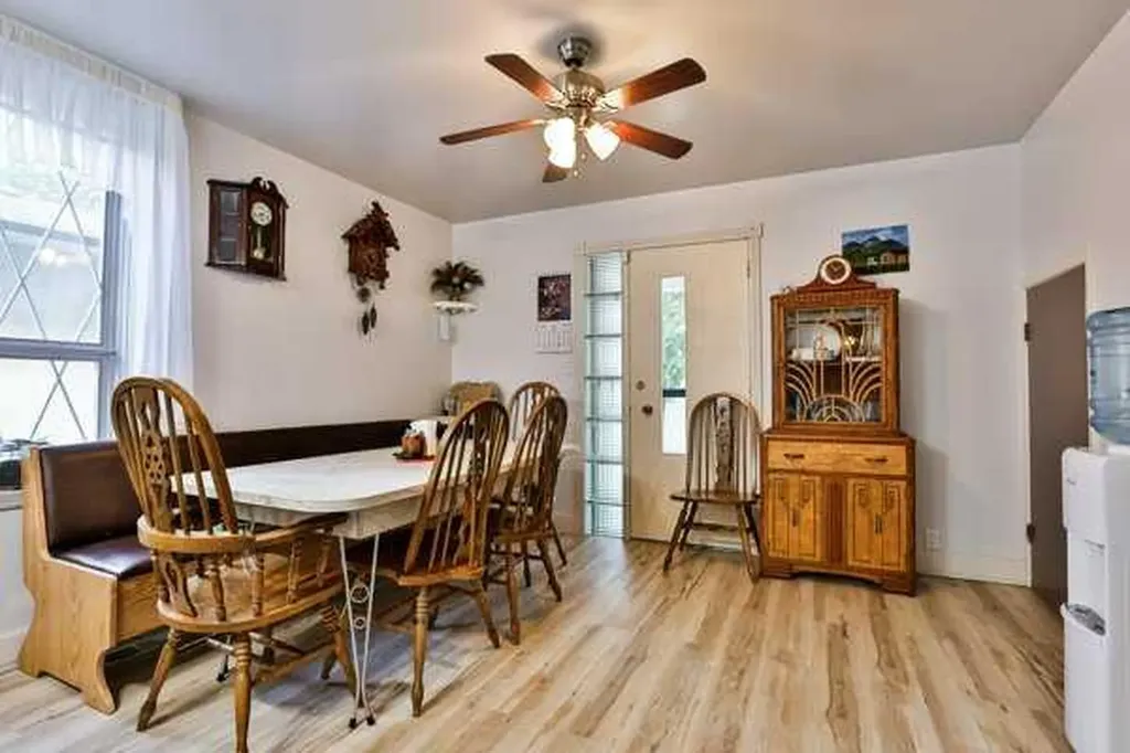 5202 52 Street Taber AB T1G 1M3