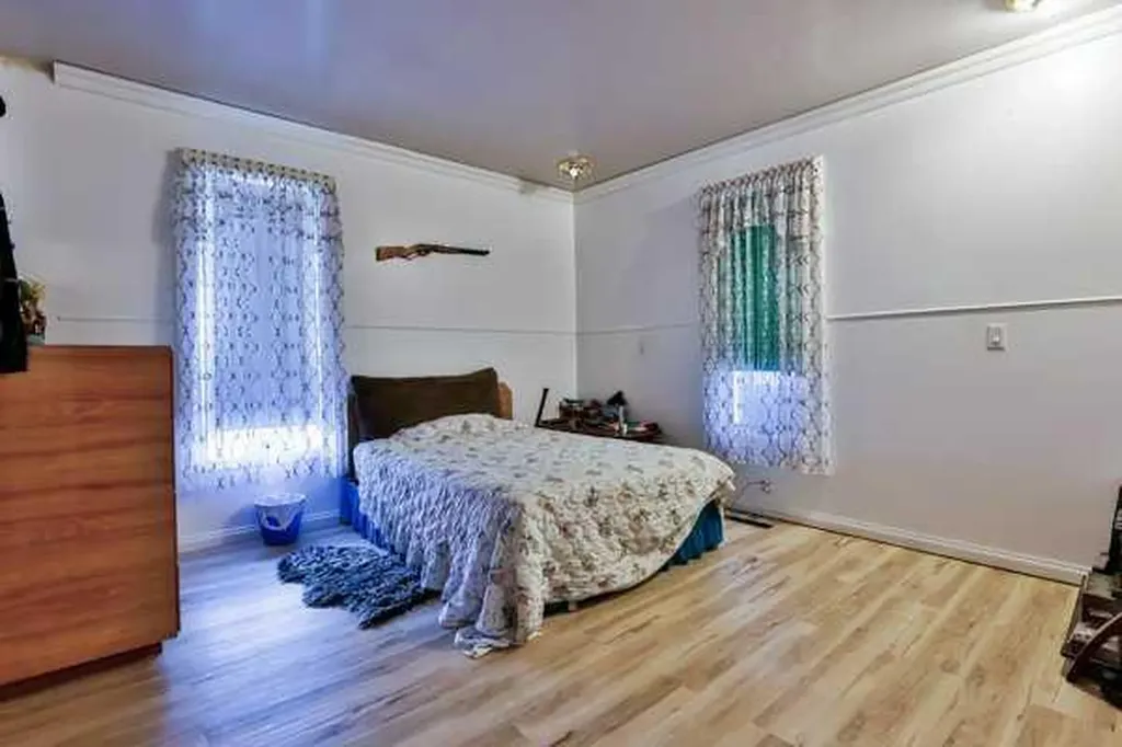 5202 52 Street Taber AB T1G 1M3