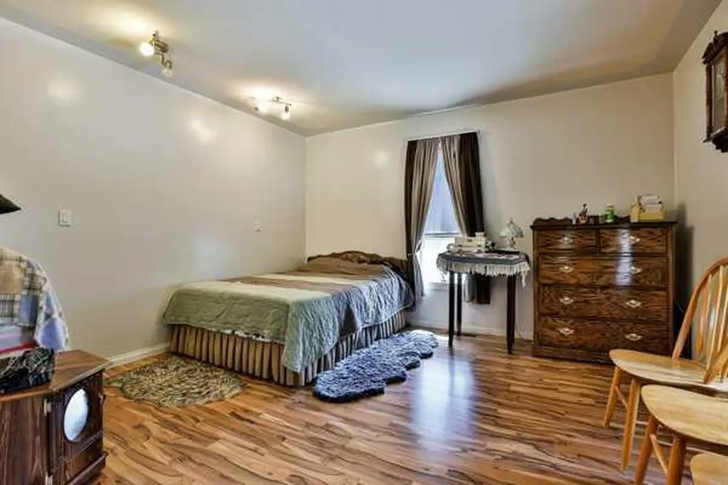 5202 52 Street Taber AB T1G 1M3
