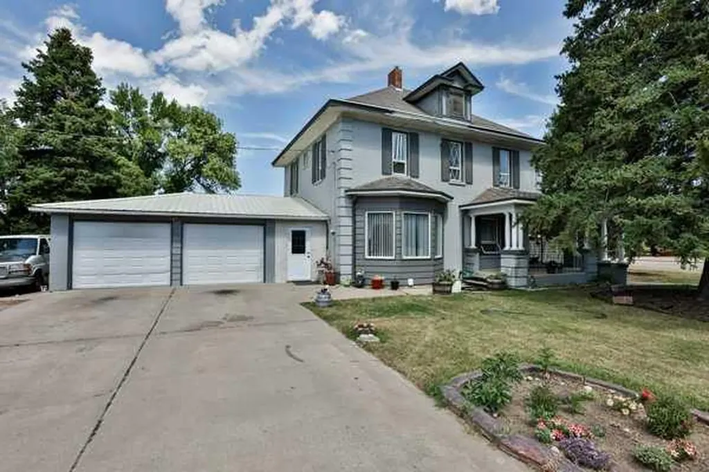 5202 52 Street Taber AB T1G 1M3