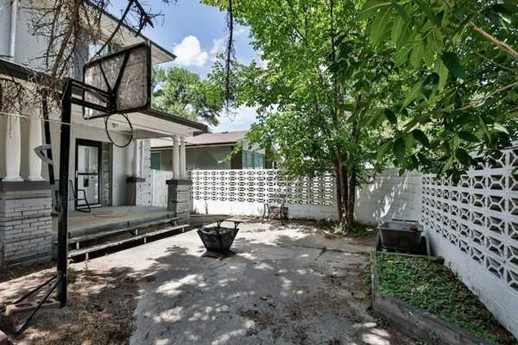 5202 52 Street Taber AB T1G 1M3