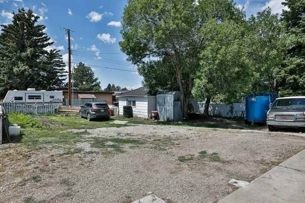 5202 52 Street Taber AB T1G 1M3