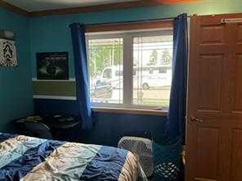 302 8 Avenue Fox Creek AB T0H 1P0