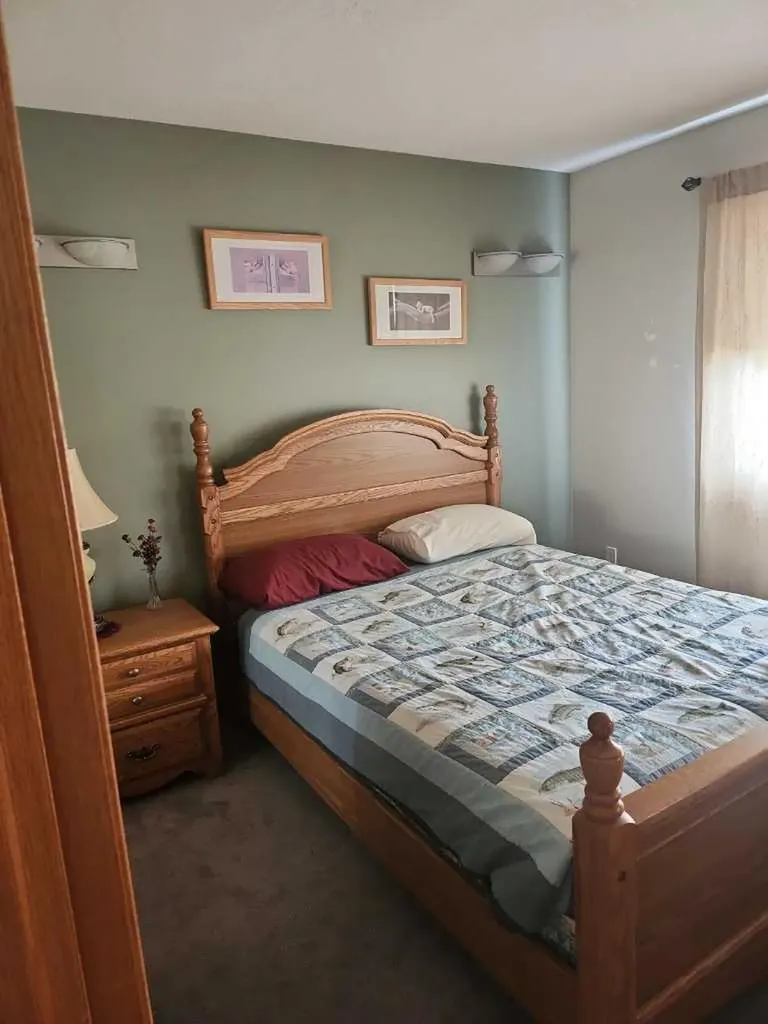 302 8 Avenue Fox Creek AB T0H 1P0