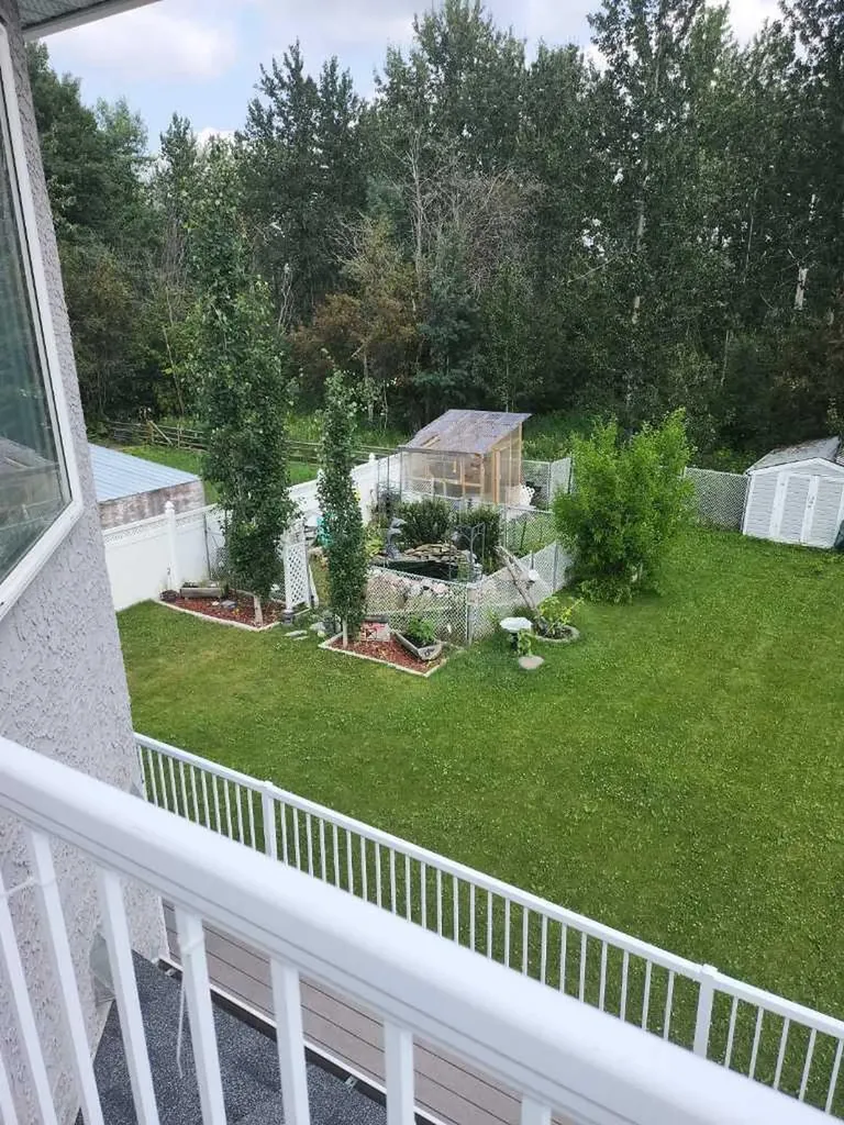 302 8 Avenue Fox Creek AB T0H 1P0