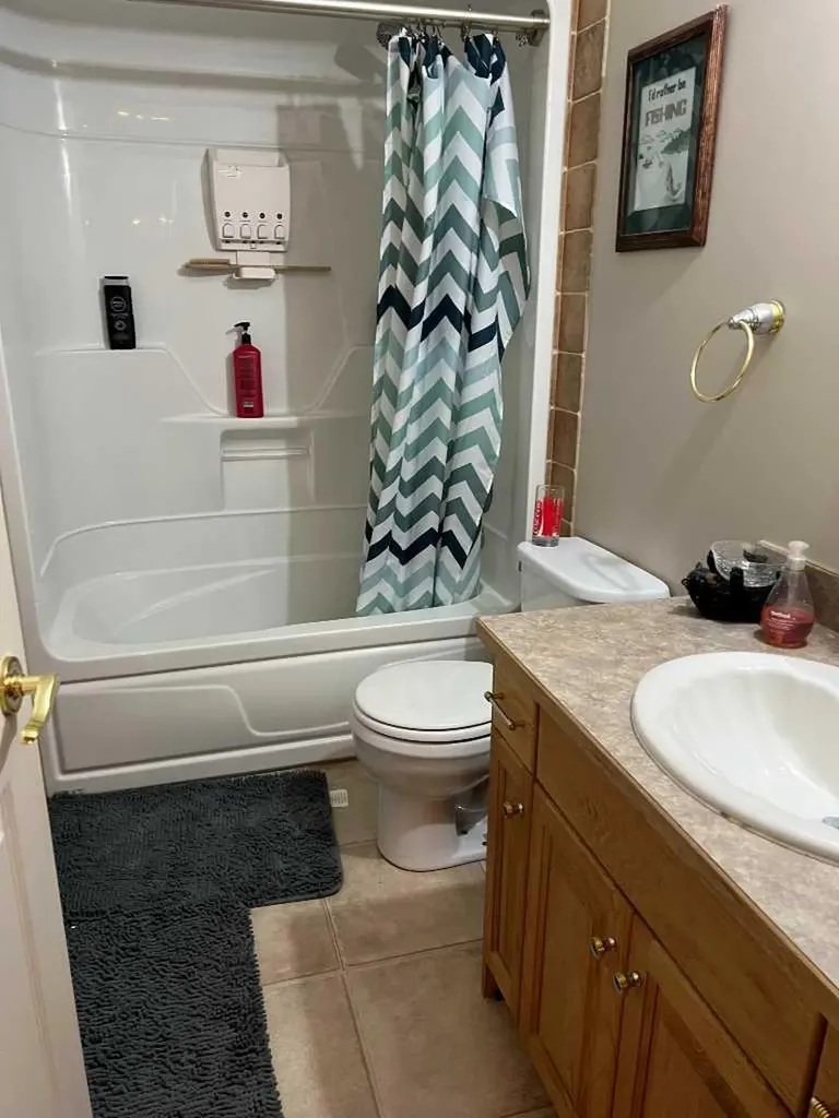 302 8 Avenue Fox Creek AB T0H 1P0
