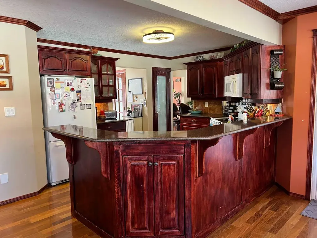 302 8 Avenue Fox Creek AB T0H 1P0