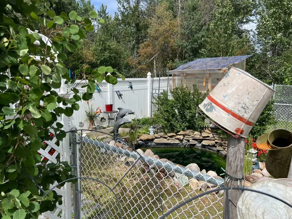 302 8 Avenue Fox Creek AB T0H 1P0