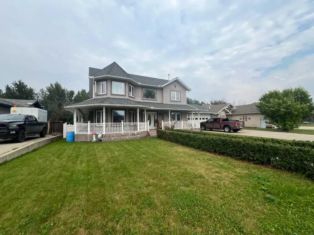 302 8 Avenue Fox Creek AB T0H 1P0