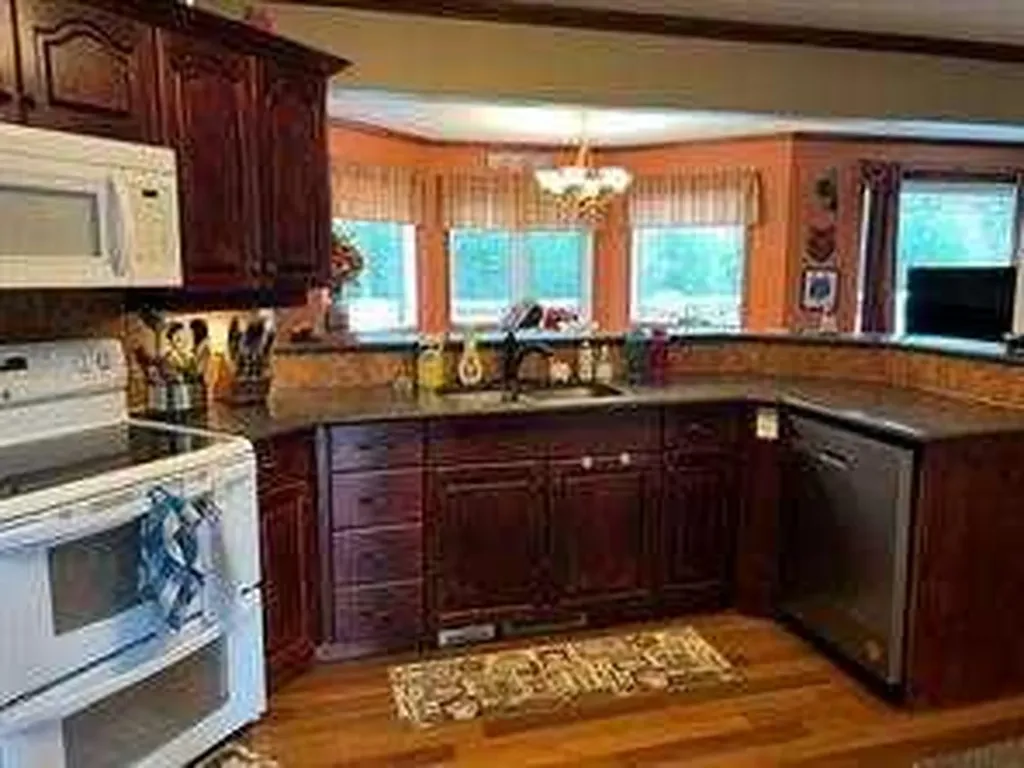302 8 Avenue Fox Creek AB T0H 1P0