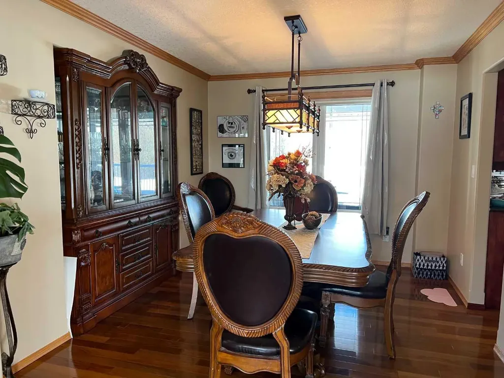 302 8 Avenue Fox Creek AB T0H 1P0