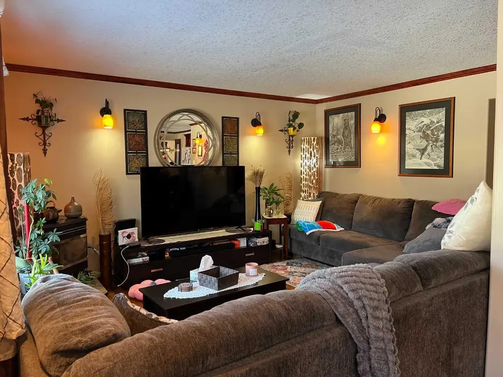 302 8 Avenue Fox Creek AB T0H 1P0