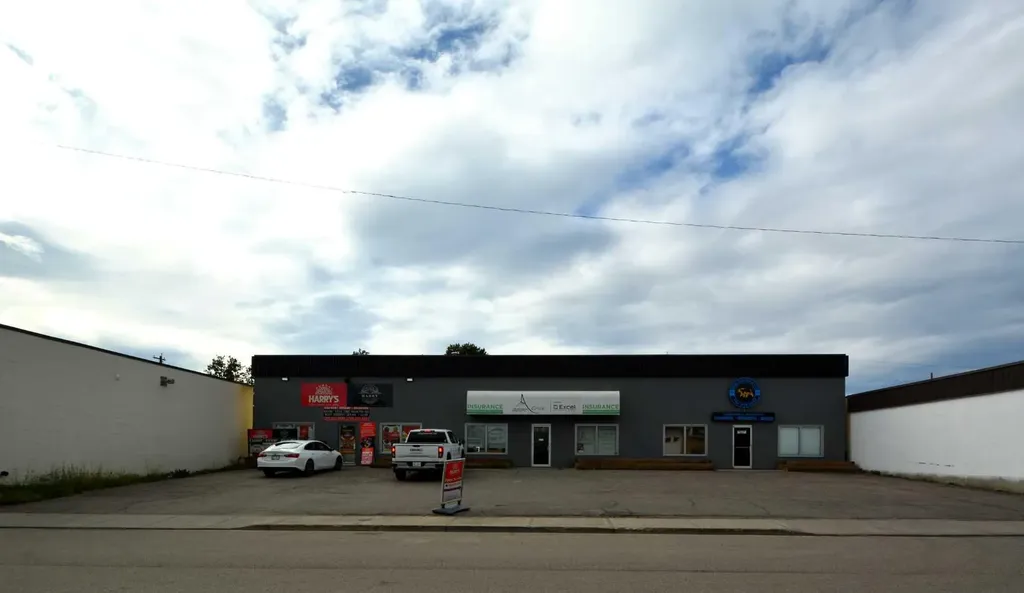 4824, 4826, 4830 3 Avenue Edson AB T7E 1C2