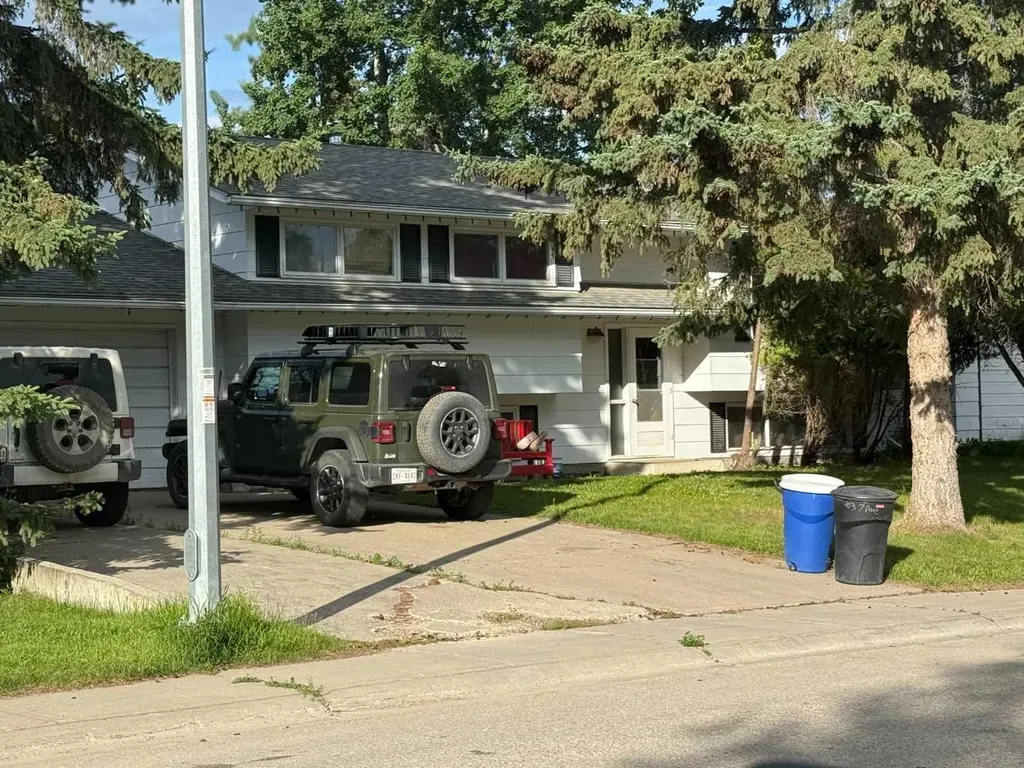 403 7 Avenue Fox Creek AB T0H 1P0