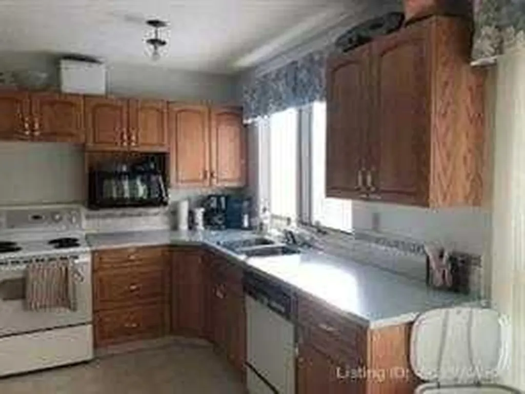 403 7 Avenue Fox Creek AB T0H 1P0