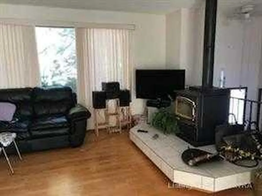 403 7 Avenue Fox Creek AB T0H 1P0