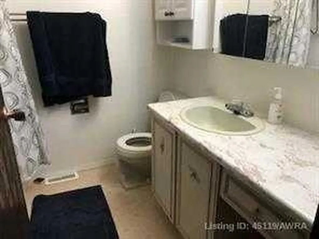 403 7 Avenue Fox Creek AB T0H 1P0