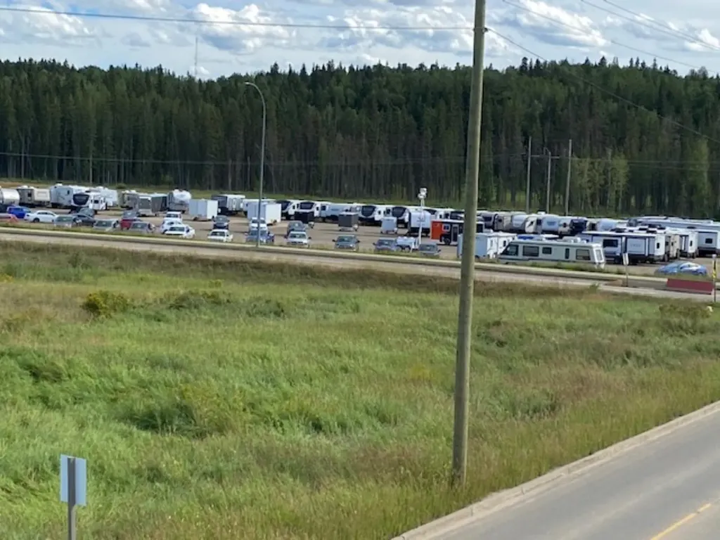4933 Dahl Drive Whitecourt AB T7S 1X6