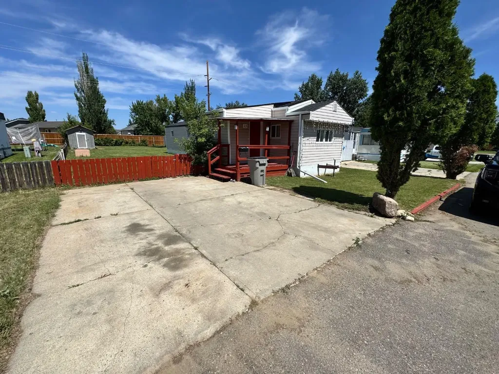 4000 13 Avenue SE Medicine Hat AB T1B 1J3