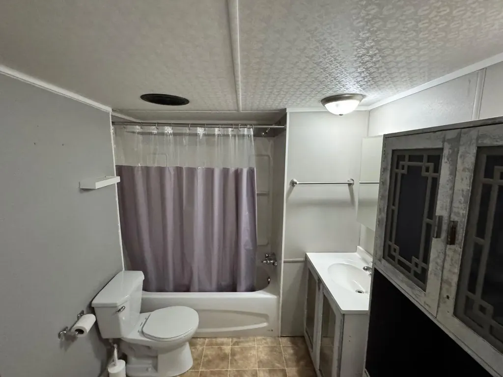 4000 13 Avenue SE Medicine Hat AB T1B 1J3