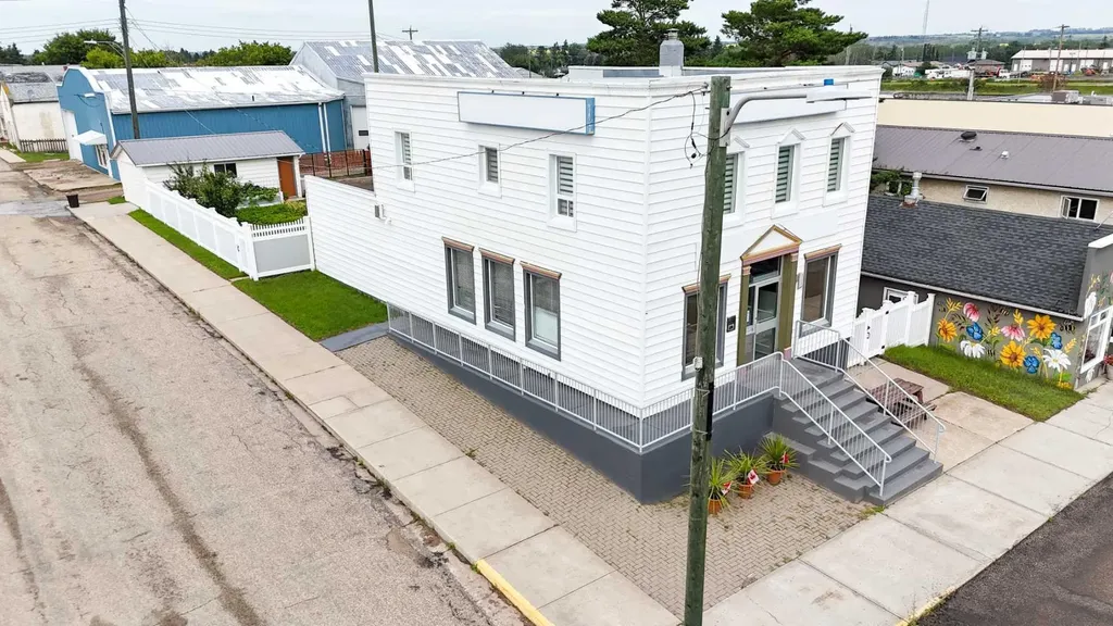 2124 20 Street Delburne AB T0M 0V0