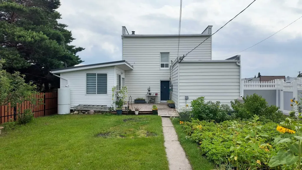 2124 20 Street Delburne AB T0M 0V0